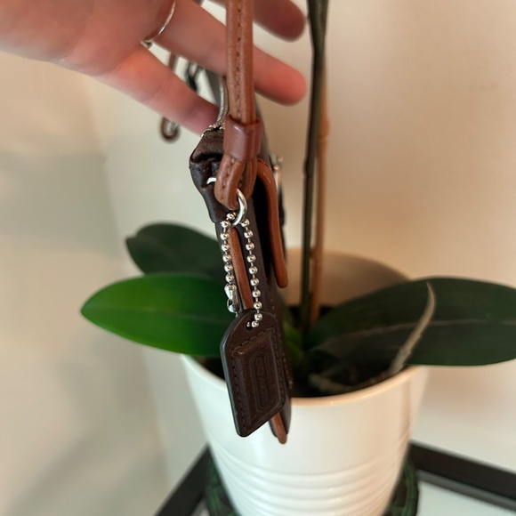 Coach Authentic Vintage Mini Brown Leather Wristlet With Buckle Front - Picture 2 of 8